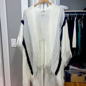 one size, francesca’s, black & white kimono/shawl